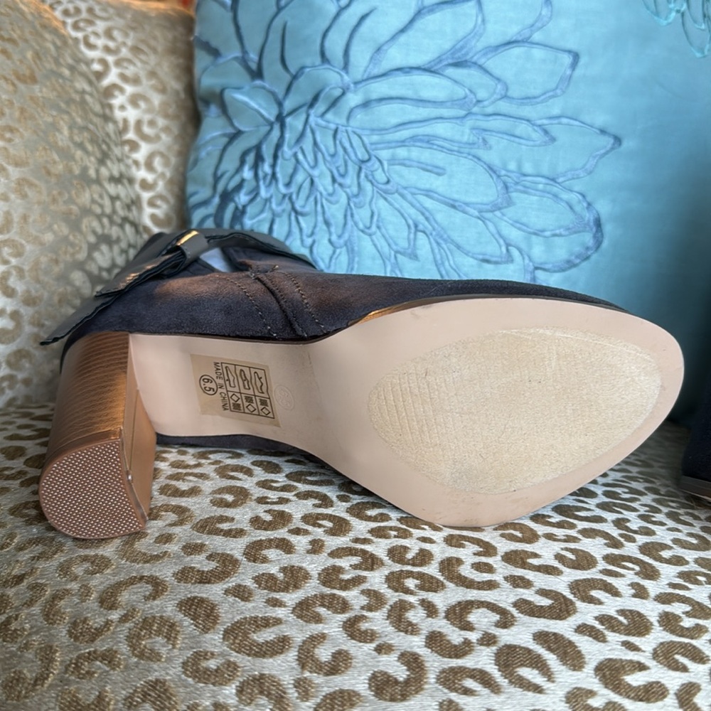 NIB Love Athena “Dean” charcoal gray faux suede block heel bootie w/ strap - Picture 7 of 11